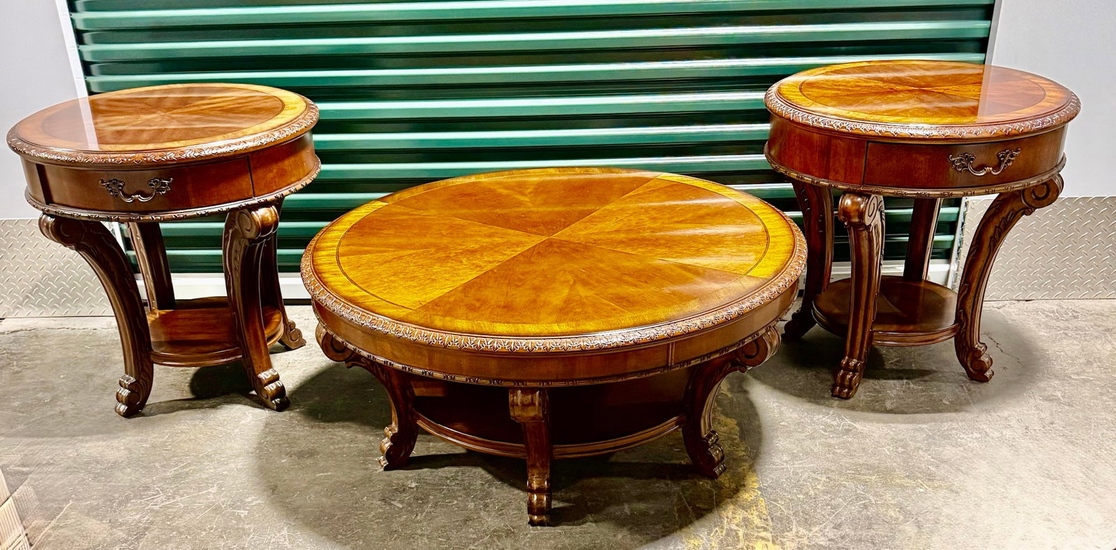 A.r.t. Furniture Co. Round Coffee Table With Two End Tables - 10