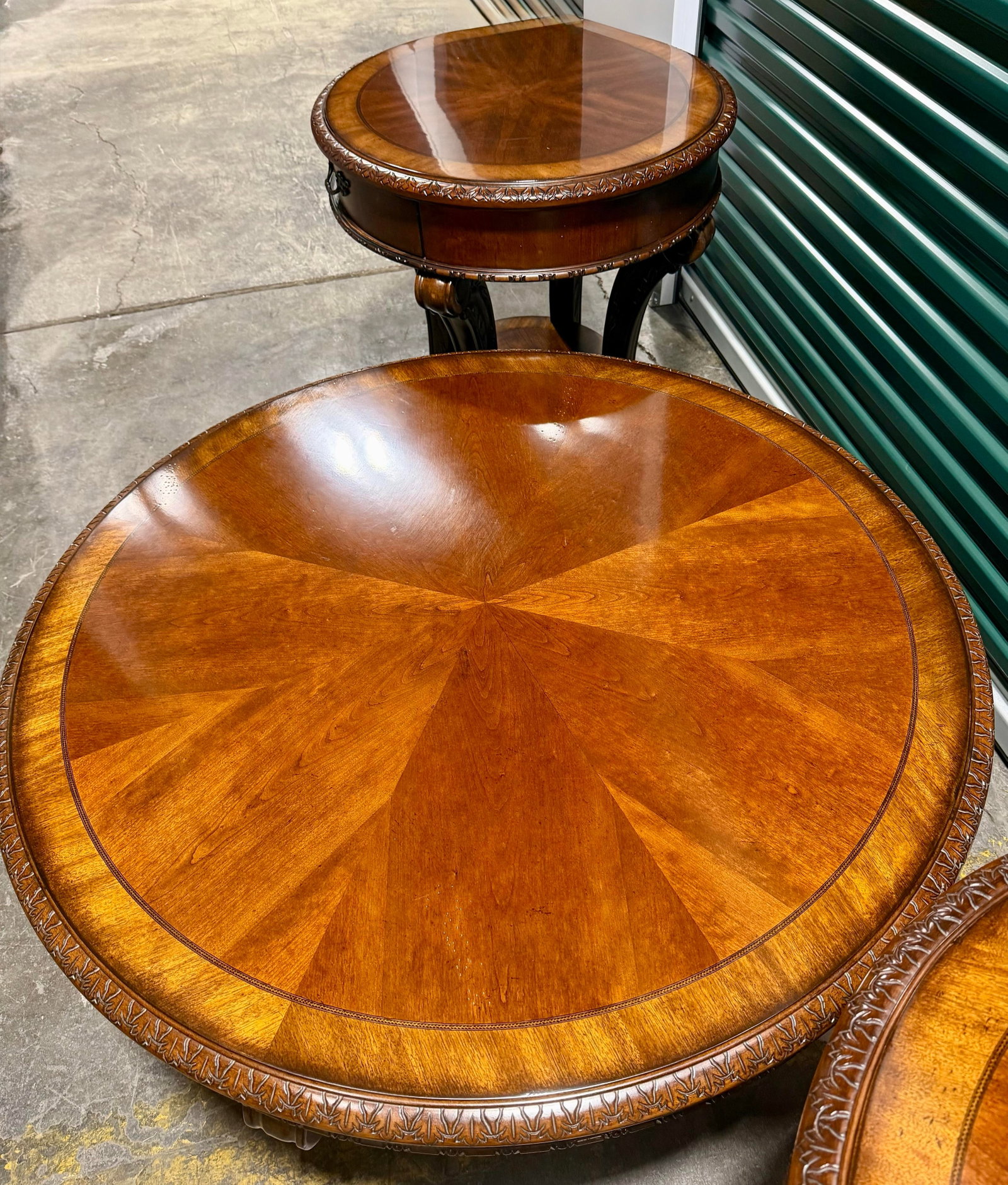 A.r.t. Furniture Co. Round Coffee Table With Two End Tables - 9