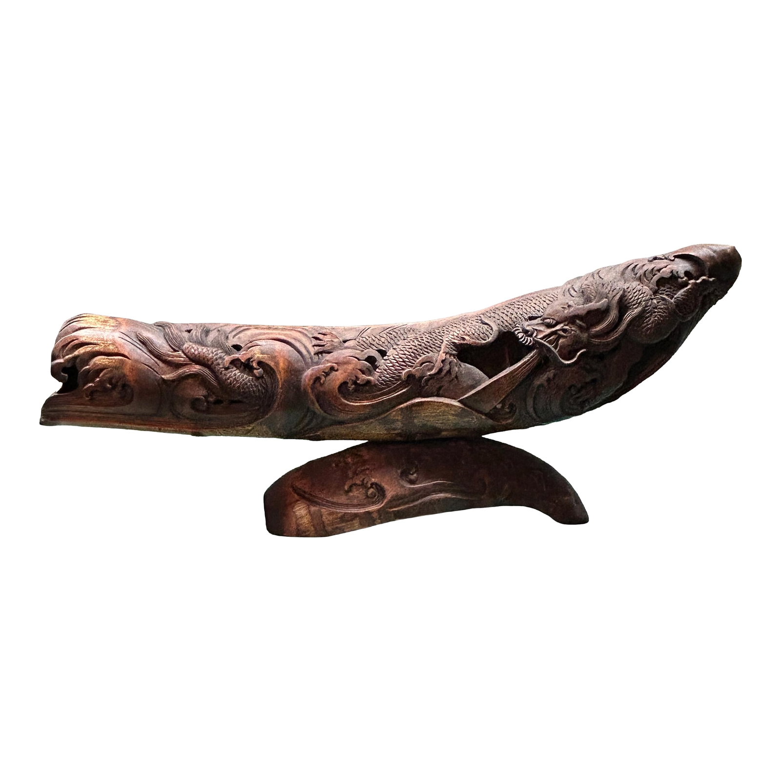 Vintage Chinese Bamboo Carved Dragon Theme Boat Shape Display Art Figure: This exquisite hand-carved decorative piece is masterfully fashioned from a natural, curved segment of bamboo root, showcasing an intricate high-relief scene of a traditional Chinese dragon. The