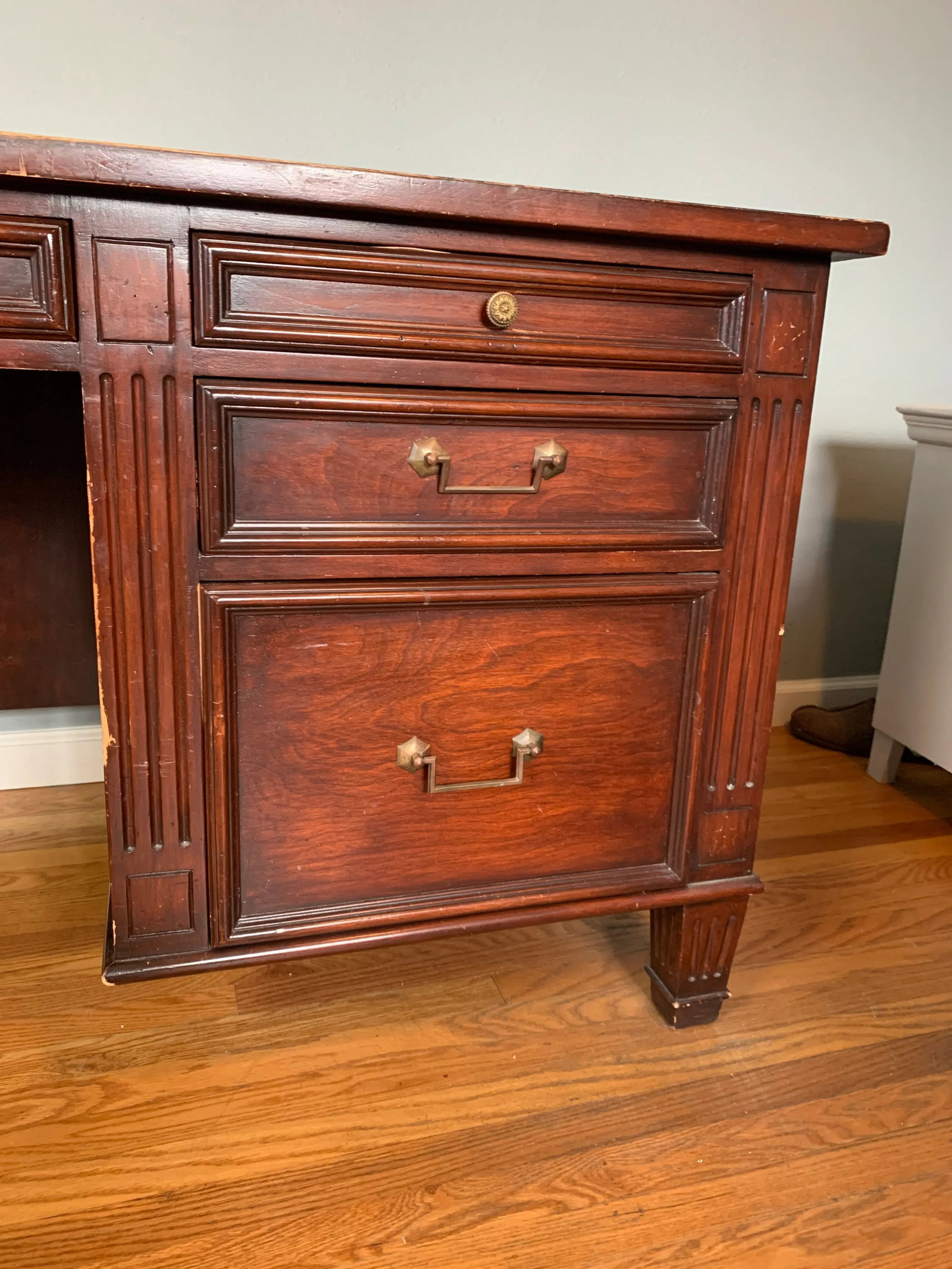 1990s Leather Top Executive Writing Desk - 11