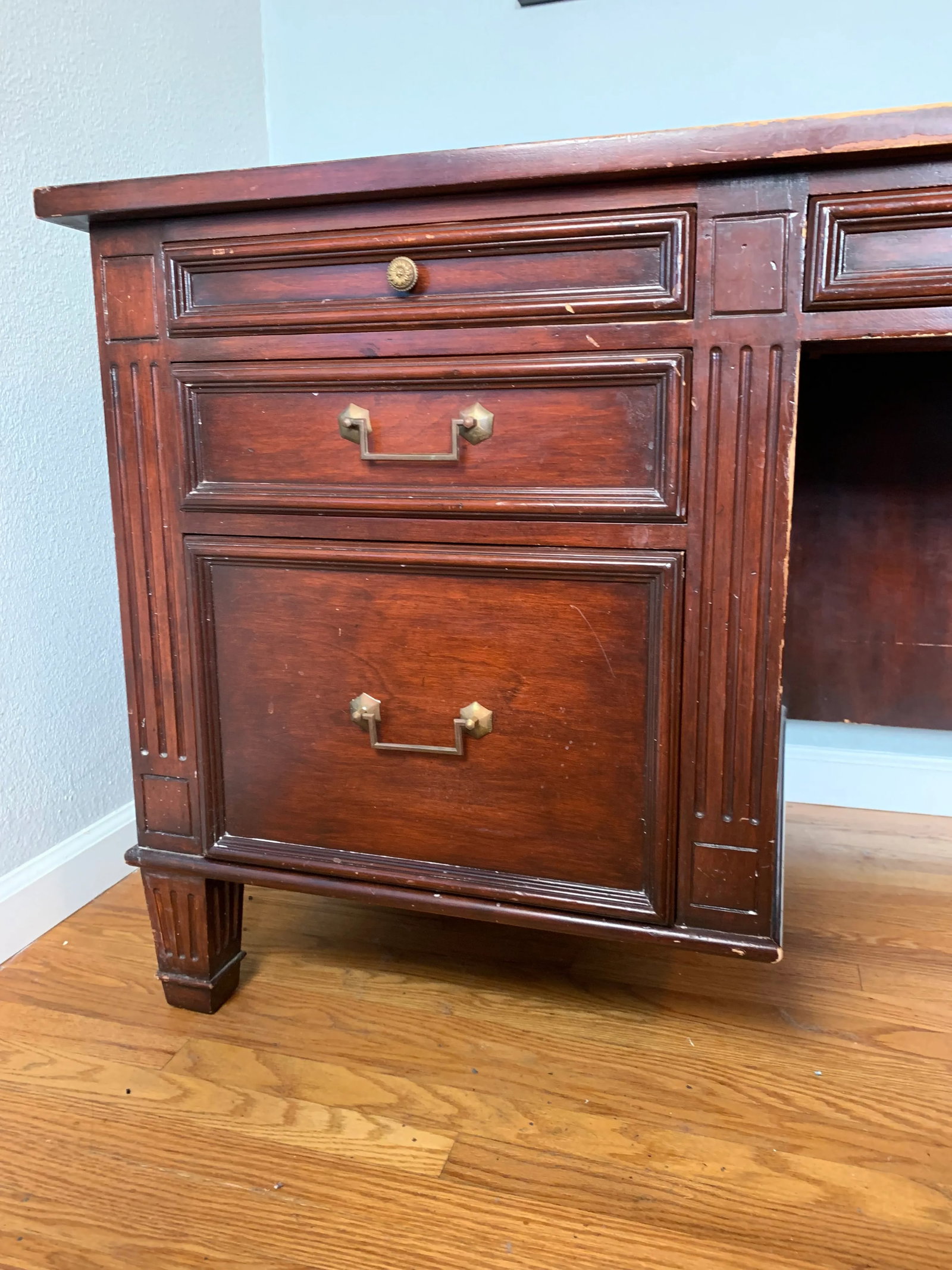1990s Leather Top Executive Writing Desk - 9