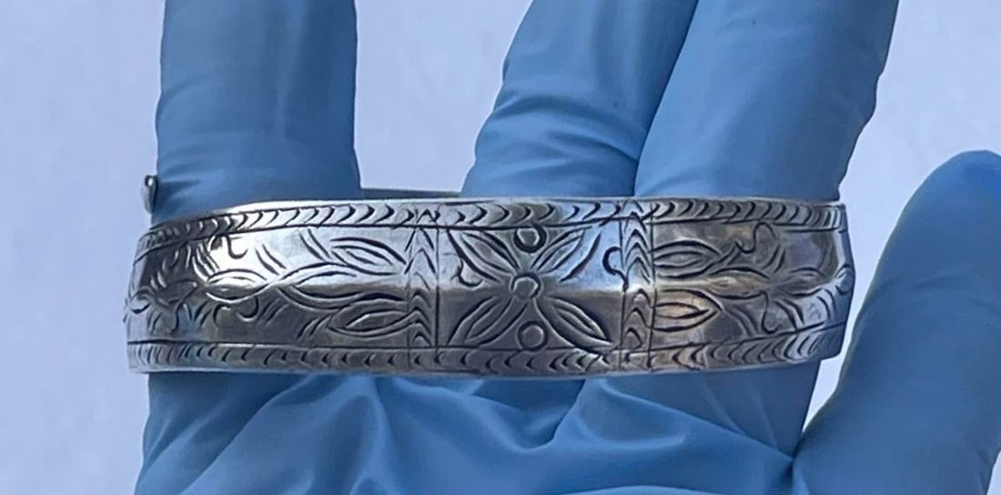 1980s Hmong Hill Tribe Sterling Silver Double Wrap Cuff, Unisex - 10