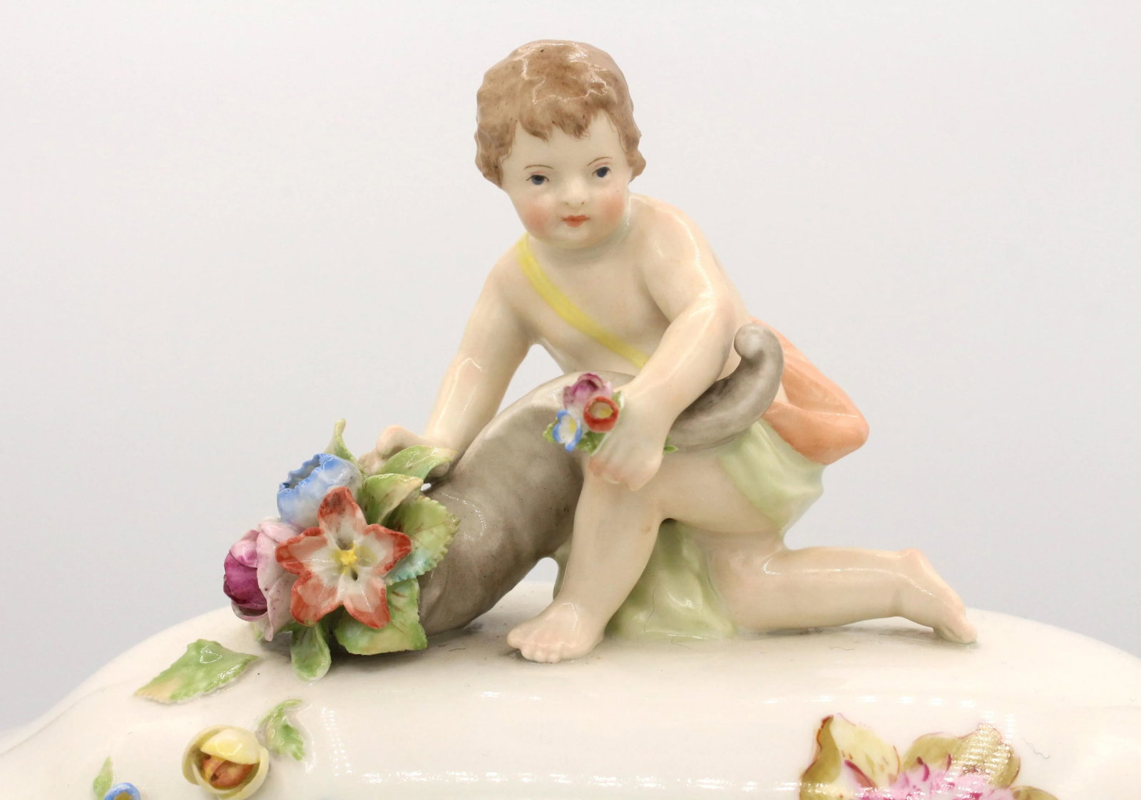 Late 19th Century Covered Porcelain Tureen by Kpm - 3