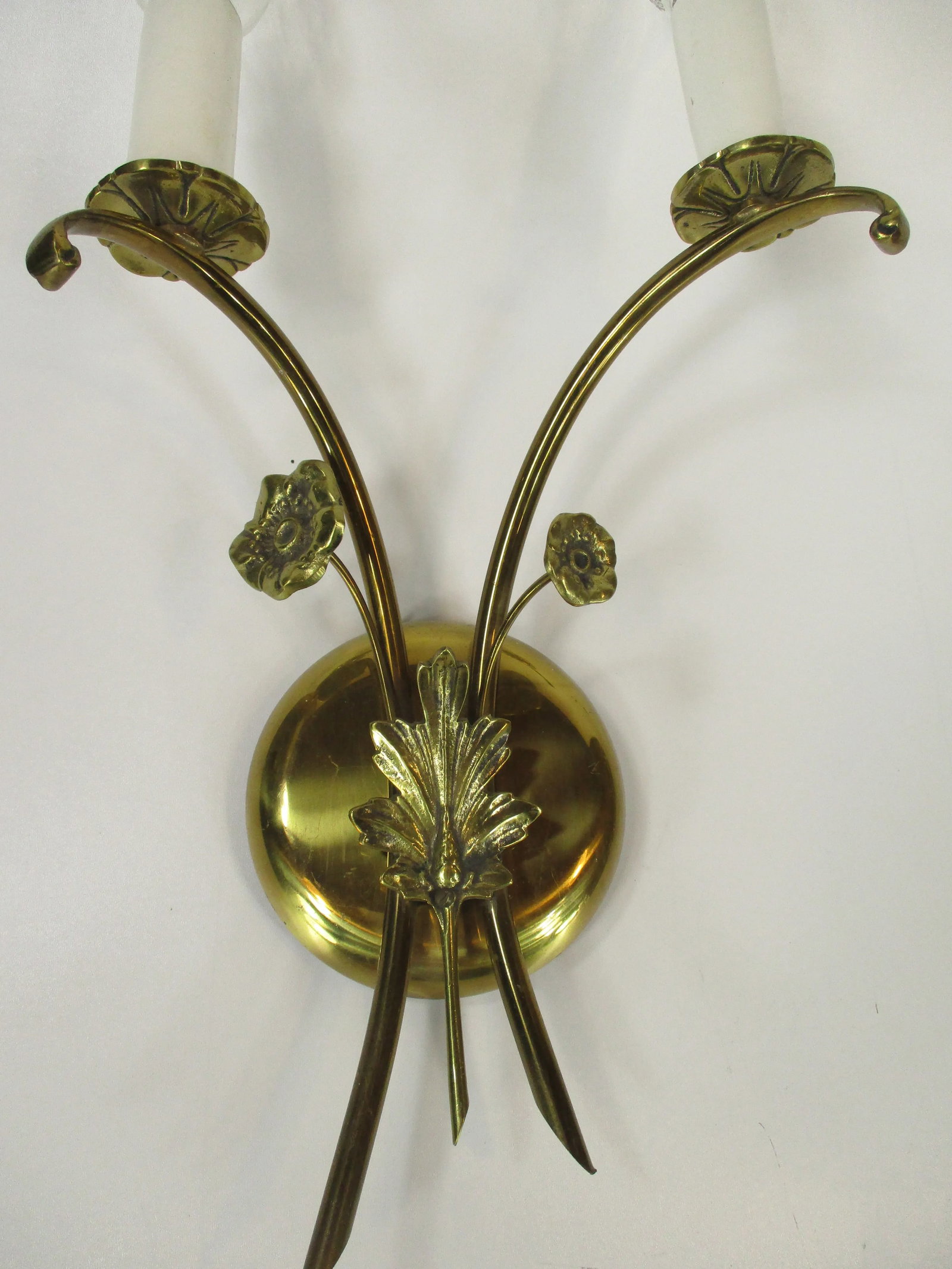 Pair of 1940s-50's Swedish Wall Sconce Lights Made of Brass Ornamental Flower Decorations - 9