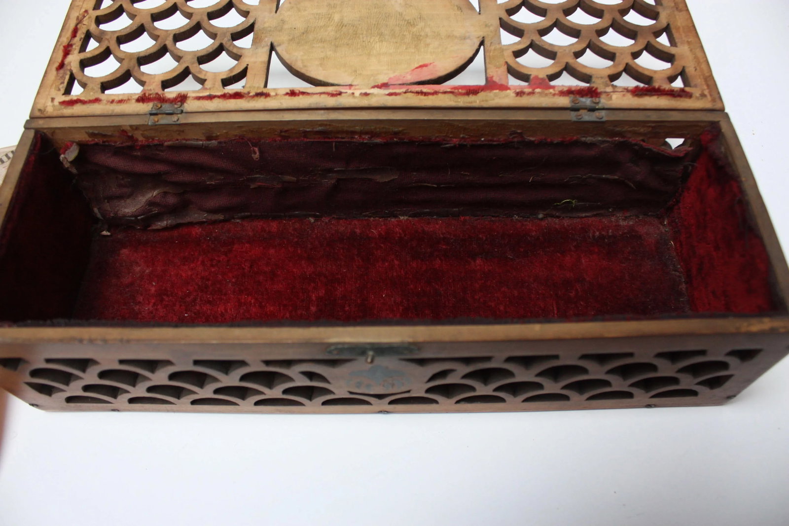 Late 19th Century Victorian Carved Glove Box With Gloves - 4