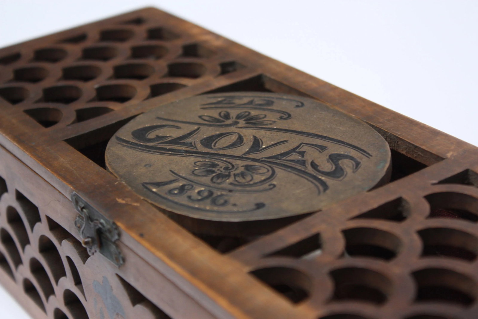 Late 19th Century Victorian Carved Glove Box With Gloves - 6