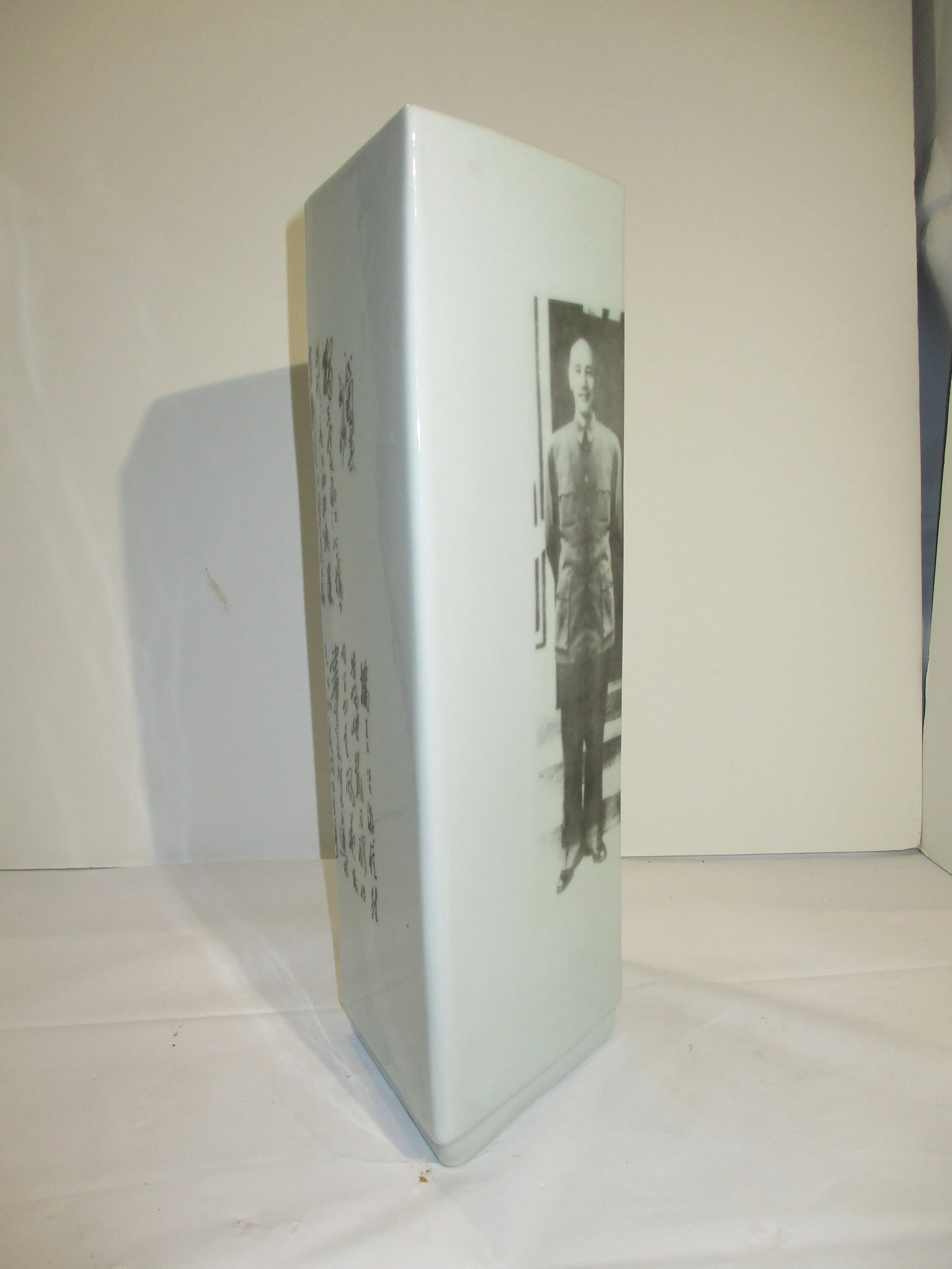 Chiang Kai-Shek and Mao Zedong Photo Vase - 5