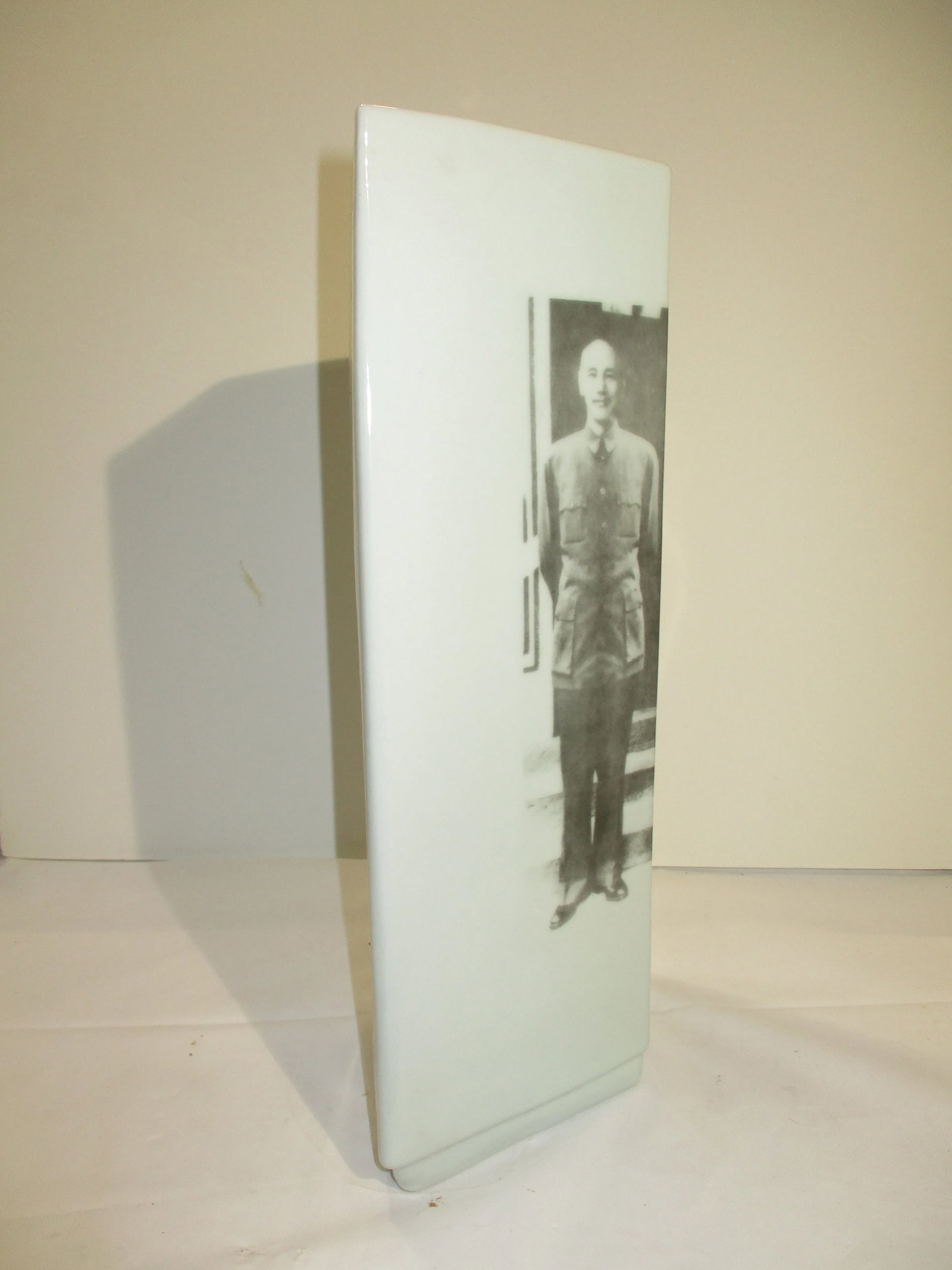Chiang Kai-Shek and Mao Zedong Photo Vase - 6