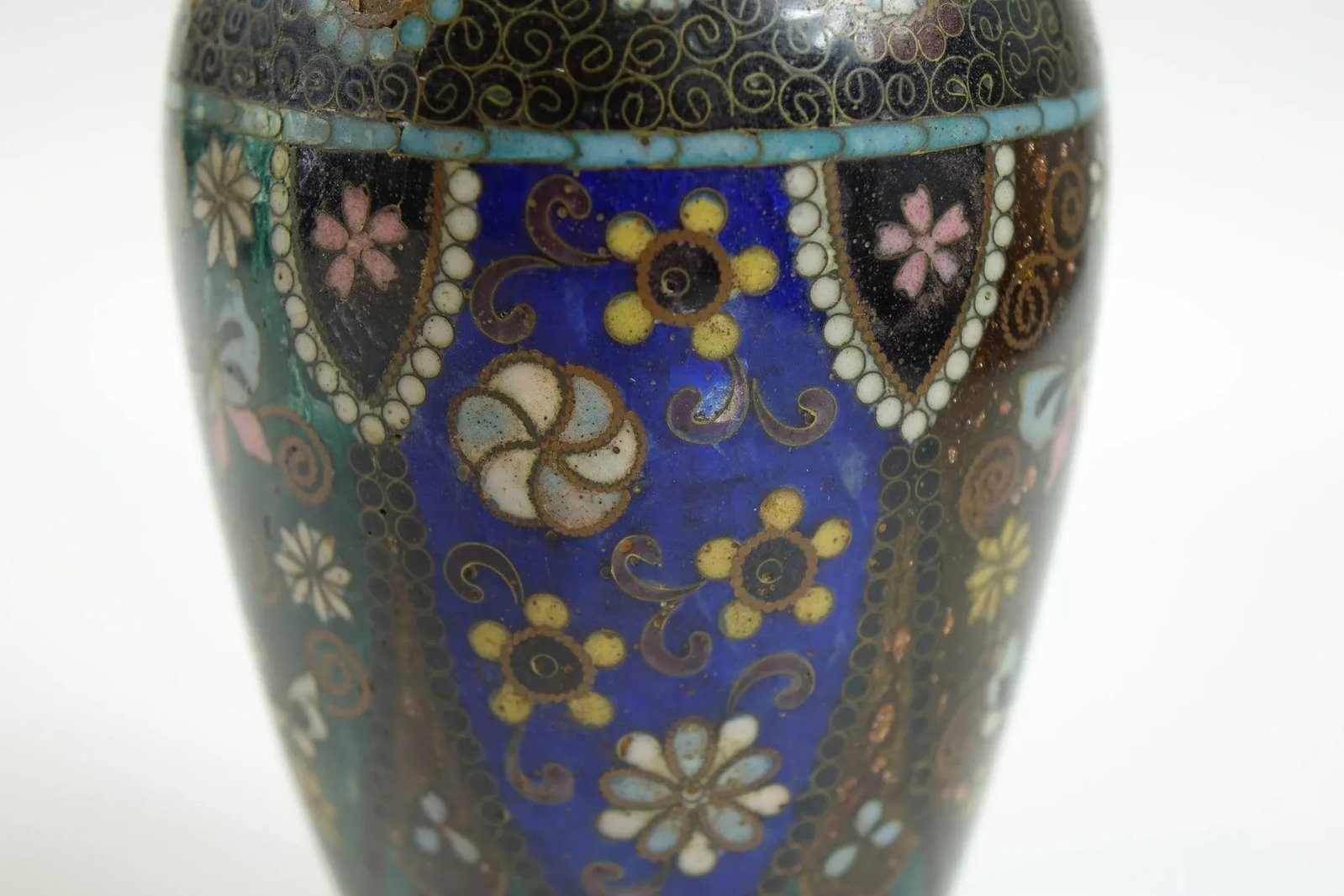 Antique Chinese Decorative Cloisonne Vase - 2
