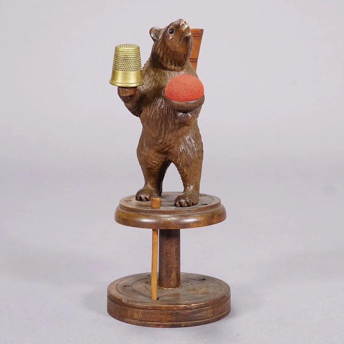 A Lovely Carved Black Forest Bear for Sewing Utensils, Pierre Michel, Brienz - 3