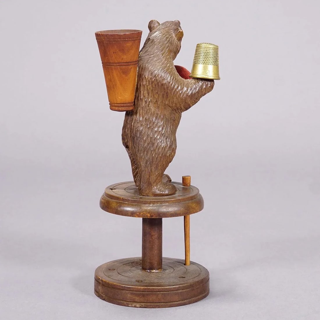 A Lovely Carved Black Forest Bear for Sewing Utensils, Pierre Michel, Brienz - 5