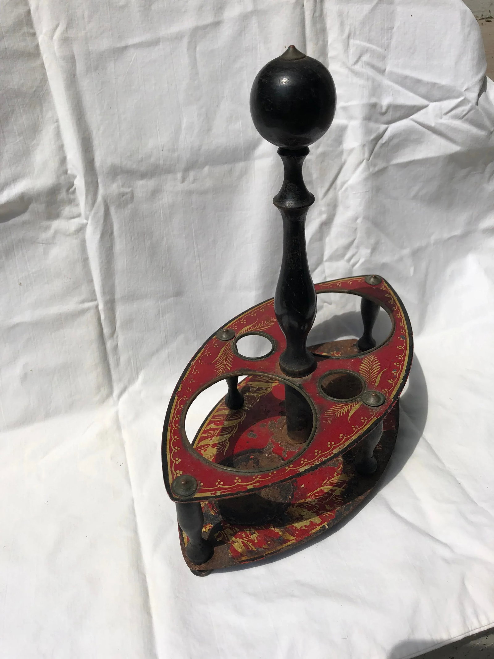 French Circa 1820 Red Painted Tole Vinaigrier - 3