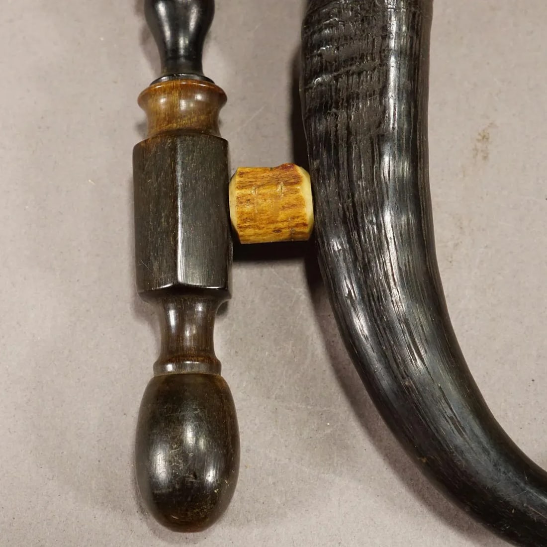Antique Black Forest Tobacco Pipe With Chamois Horn and Figurine - 4