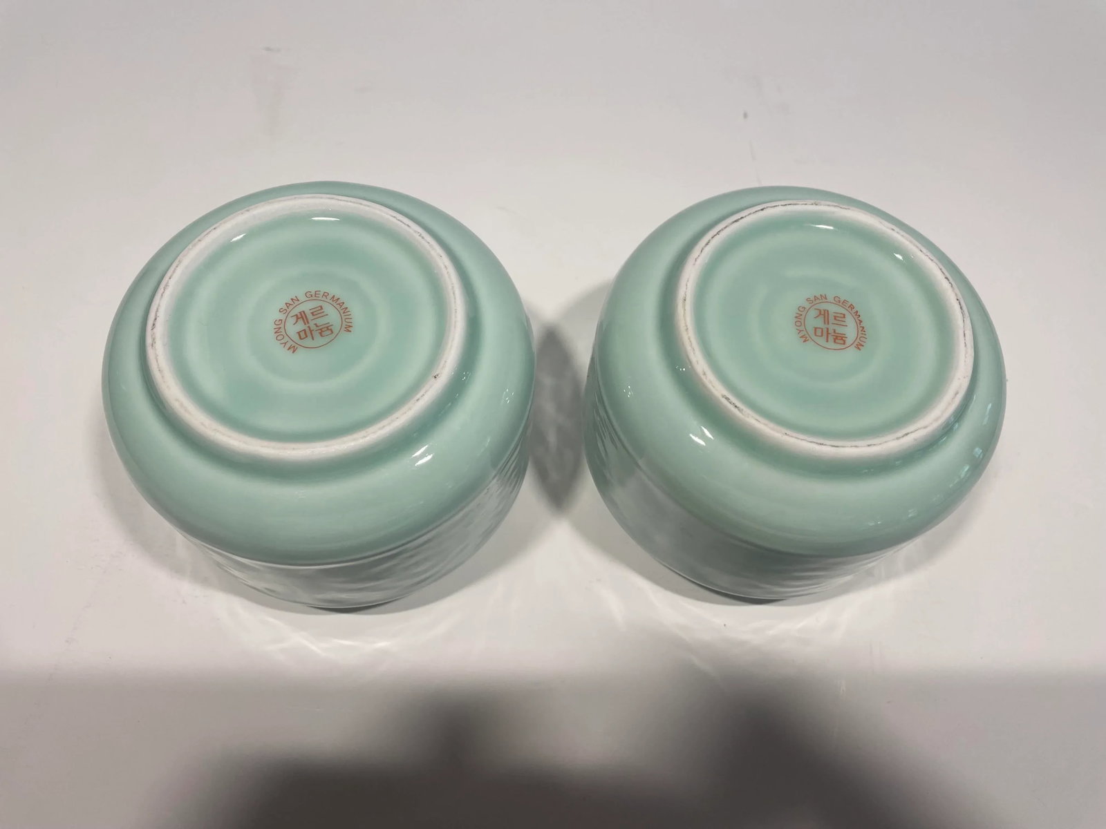 Pair of 1980s Chinese Cerulean Short Flower Vases - 5