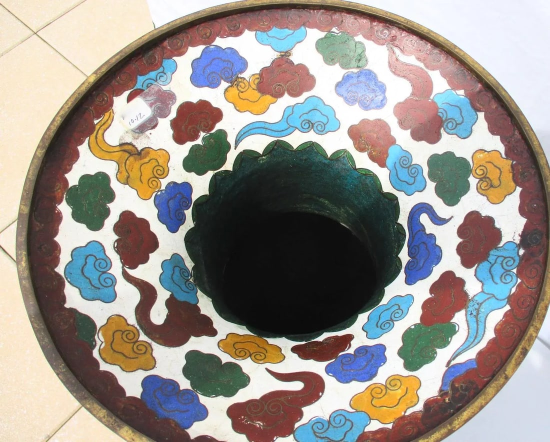 Massive Japanese Enamel Vase Late 19th Century - 11