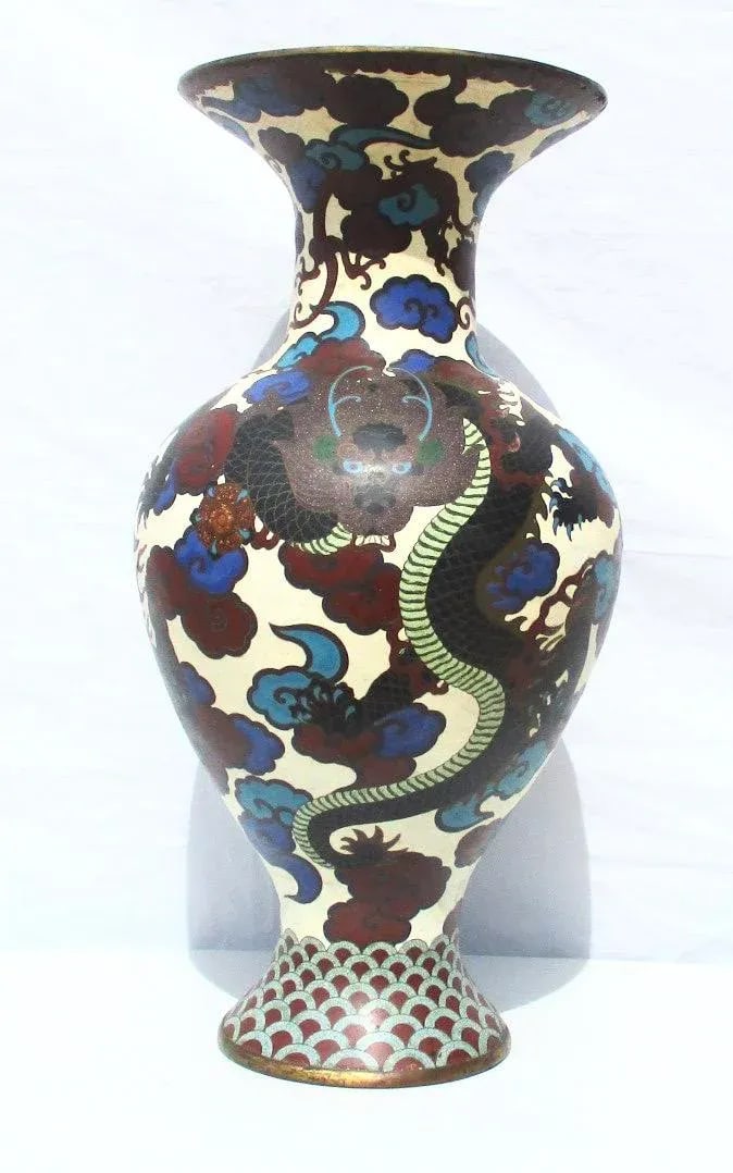 Massive Japanese Enamel Vase Late 19th Century - 13