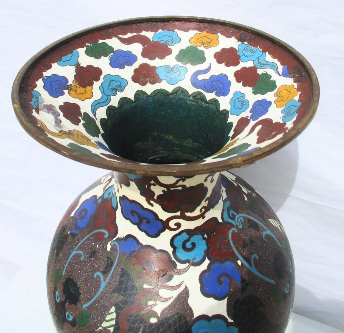 Massive Japanese Enamel Vase Late 19th Century - 4