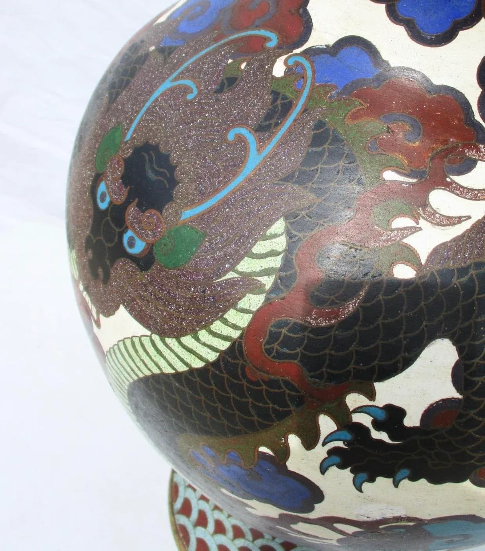 Massive Japanese Enamel Vase Late 19th Century - 5