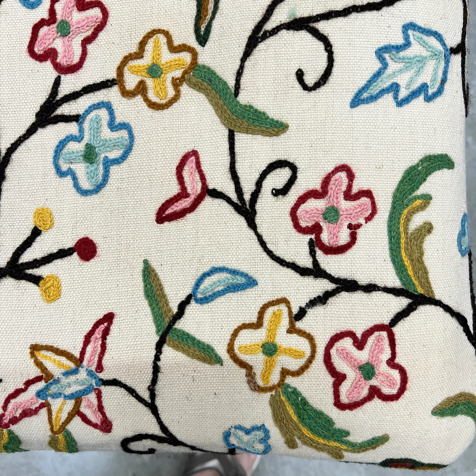 American Drew Queen Ann Leg Ottoman W/ Bird and Floral Design Crewel Embroidered Fabric - 10