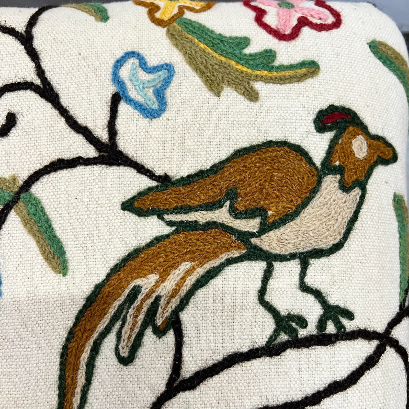 American Drew Queen Ann Leg Ottoman W/ Bird and Floral Design Crewel Embroidered Fabric - 11