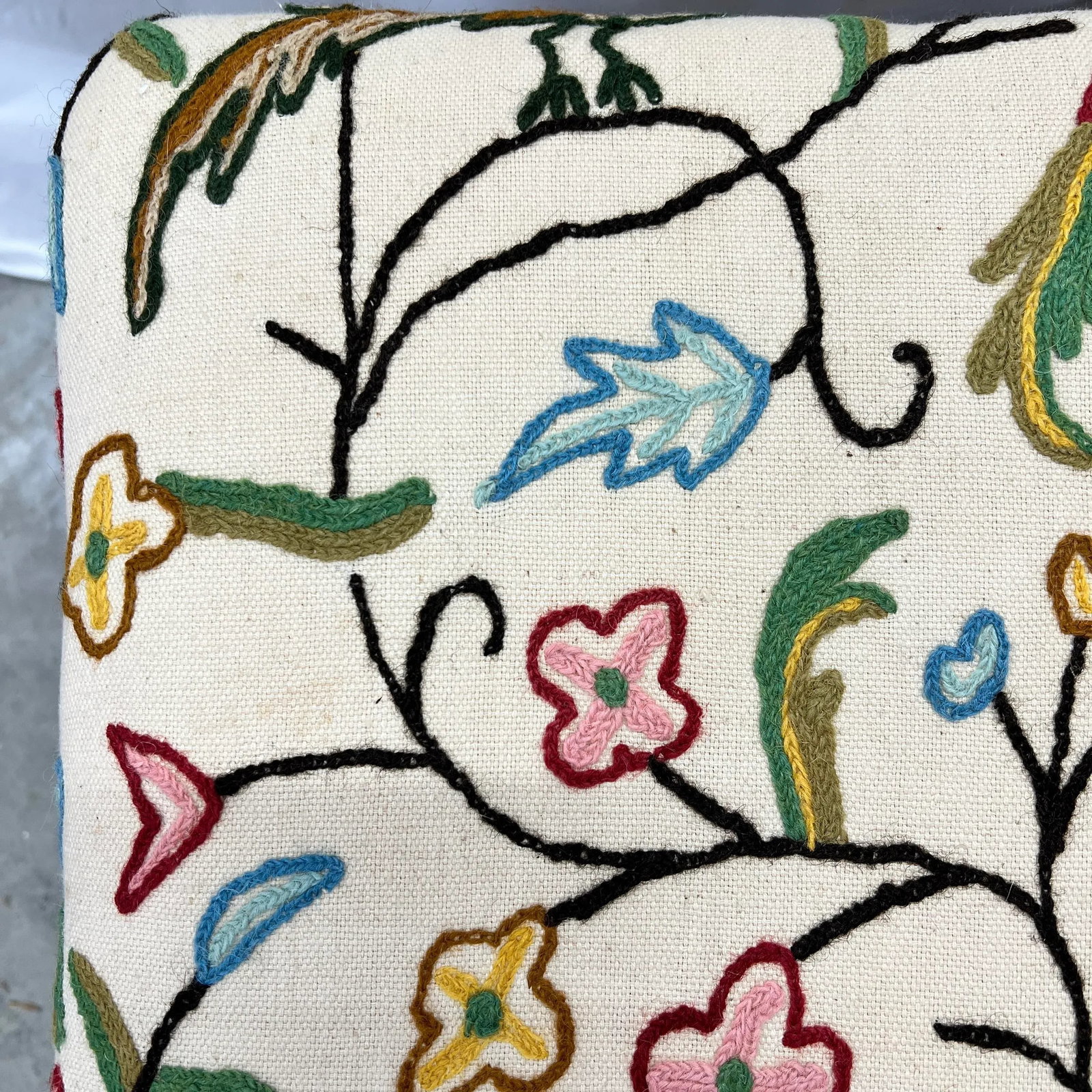 American Drew Queen Ann Leg Ottoman W/ Bird and Floral Design Crewel Embroidered Fabric - 9