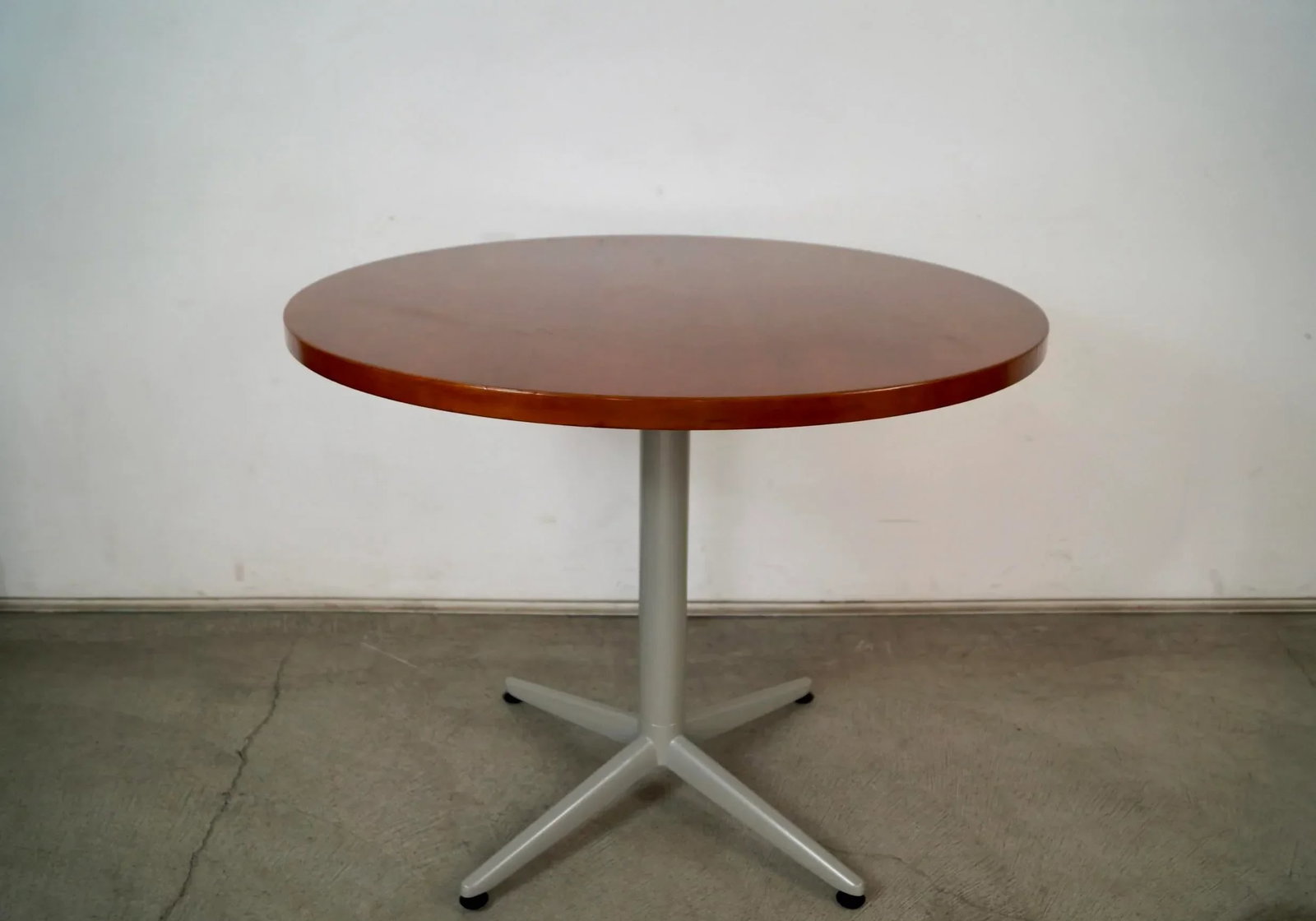 1990's Vintage Herman Miller Style Round Dining Table - 2