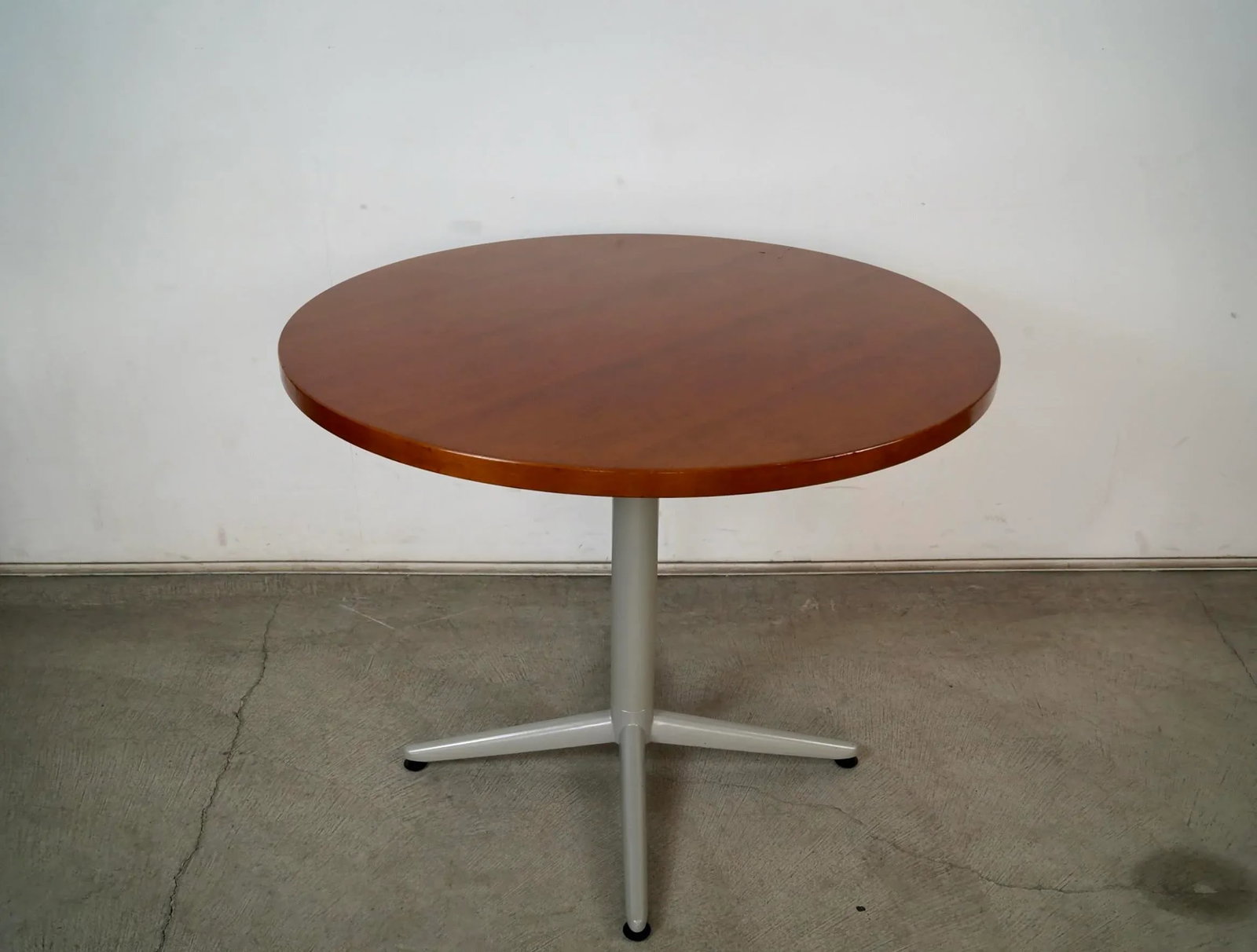 1990's Vintage Herman Miller Style Round Dining Table - 4