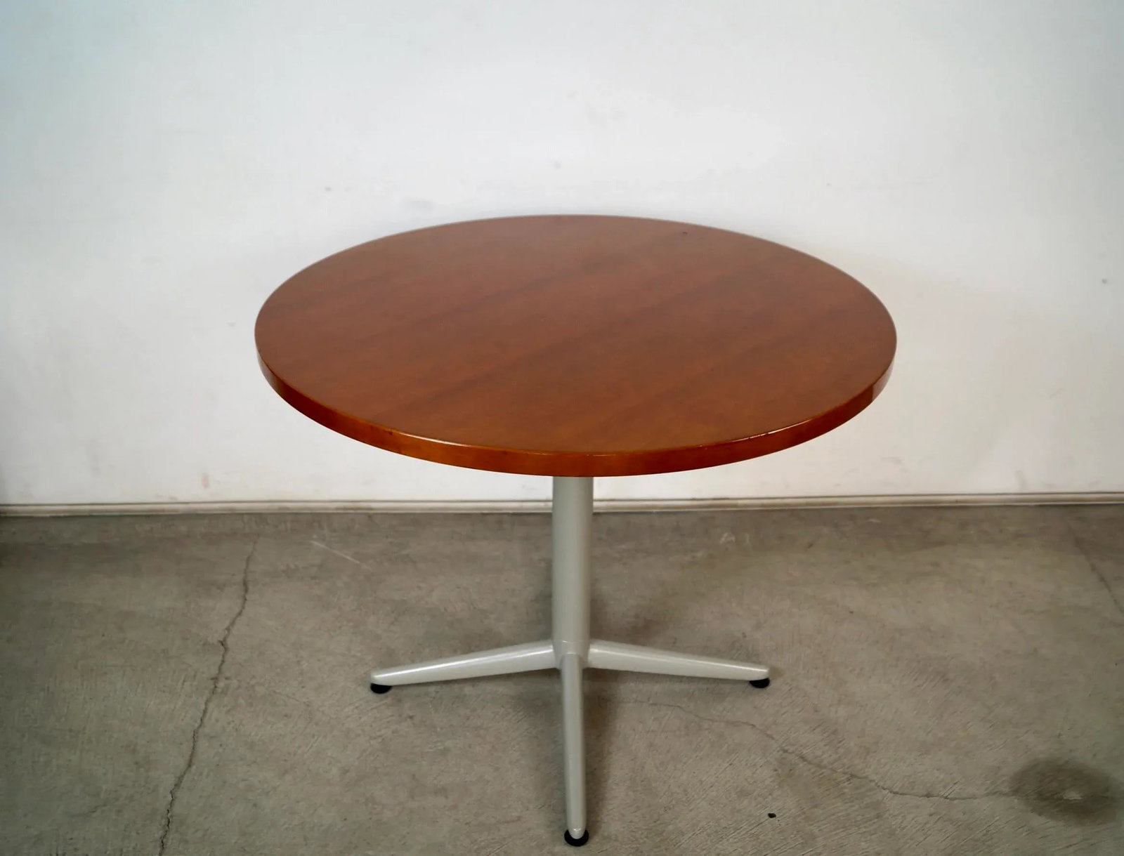 1990's Vintage Herman Miller Style Round Dining Table - 5