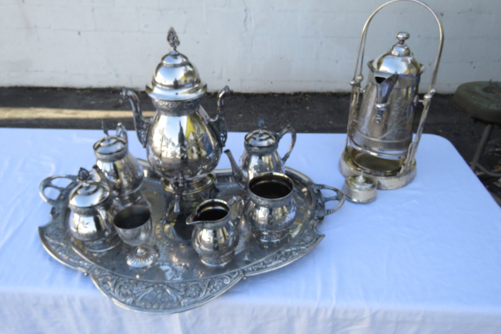 Late 20th Century Meriden Silver Plated Serving Tea Tray Set With Pairpoint Pitcher and Cup 4483b - 12