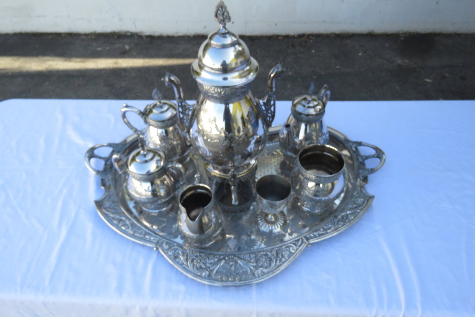 Late 20th Century Meriden Silver Plated Serving Tea Tray Set With Pairpoint Pitcher and Cup 4483b - 14