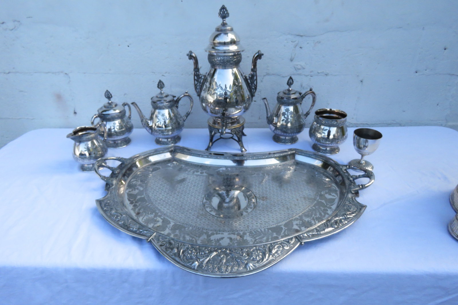 Late 20th Century Meriden Silver Plated Serving Tea Tray Set With Pairpoint Pitcher and Cup 4483b - 15