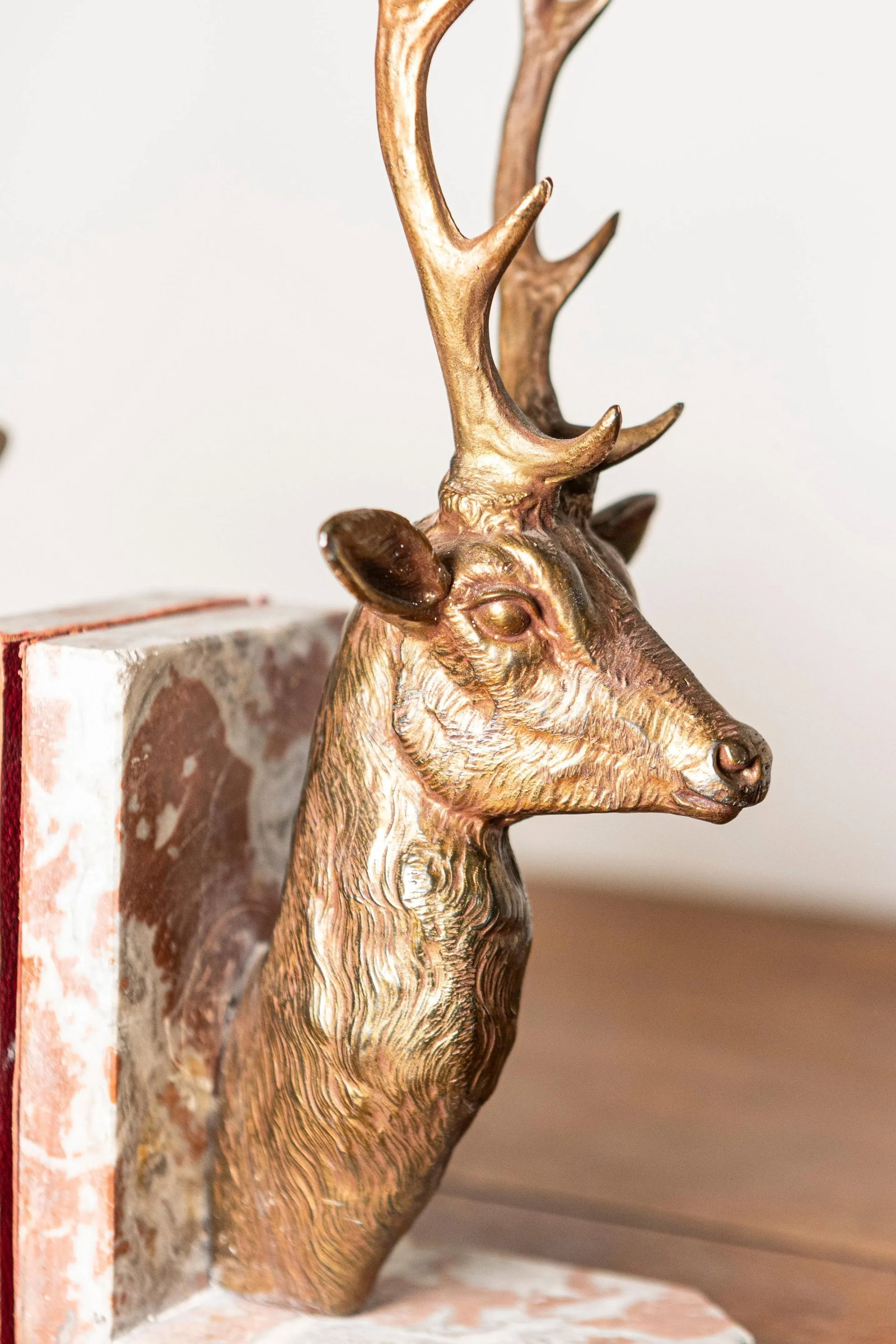 Pair of 20th-Century French Stag Bookends in Gilded Metal and Marble - 3