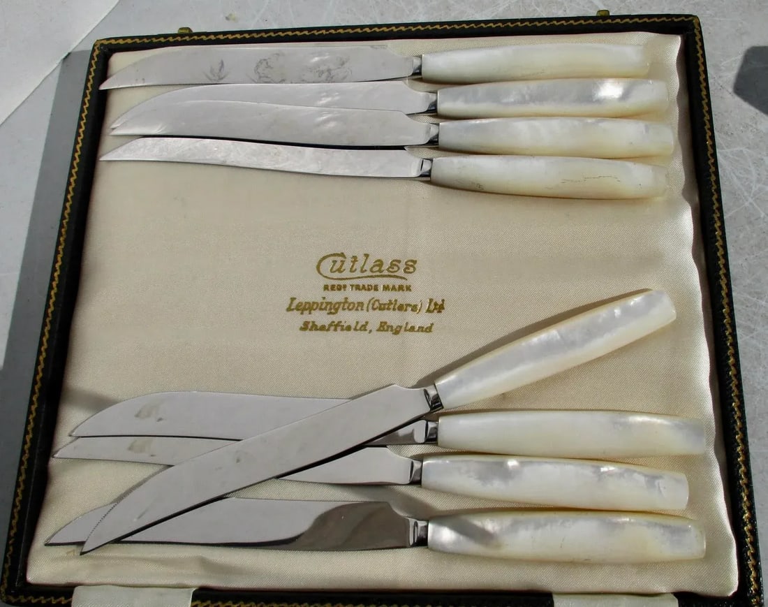 Boxed Set of 8 Steak Knifes. English - A Set of 8 - 3