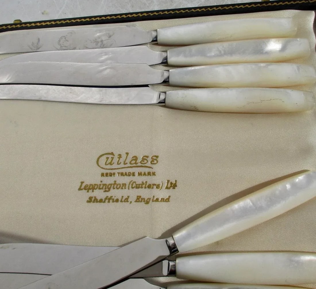 Boxed Set of 8 Steak Knifes. English - A Set of 8 - 4