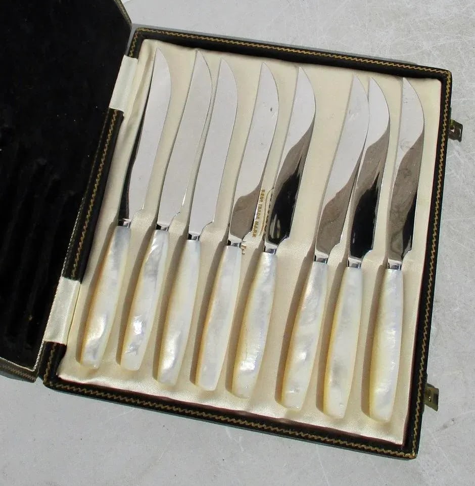Boxed Set of 8 Steak Knifes. English - A Set of 8 - 5