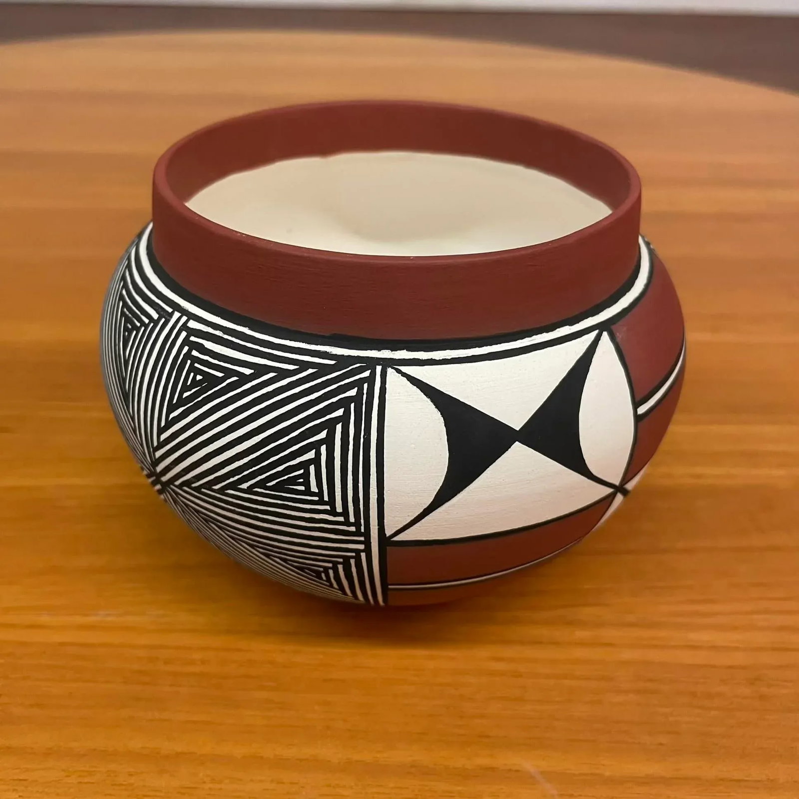 Pair of Acoma Pueblo Hand-Painted Pottery Jars, Signed by Florence & D. Sarracino - 10