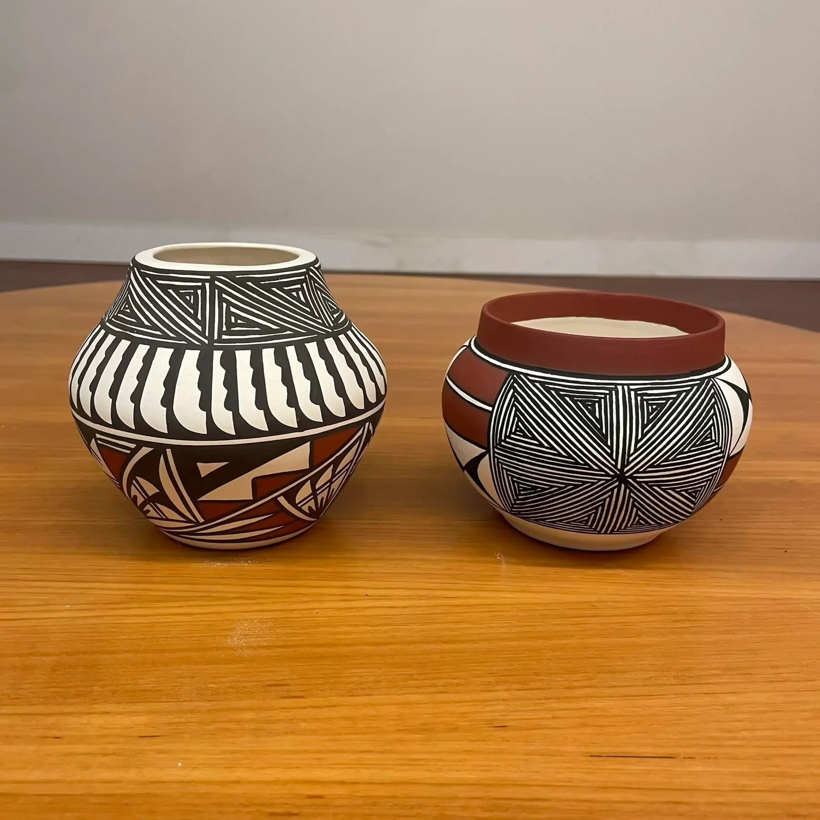 Pair of Acoma Pueblo Hand-Painted Pottery Jars, Signed by Florence & D. Sarracino - 3