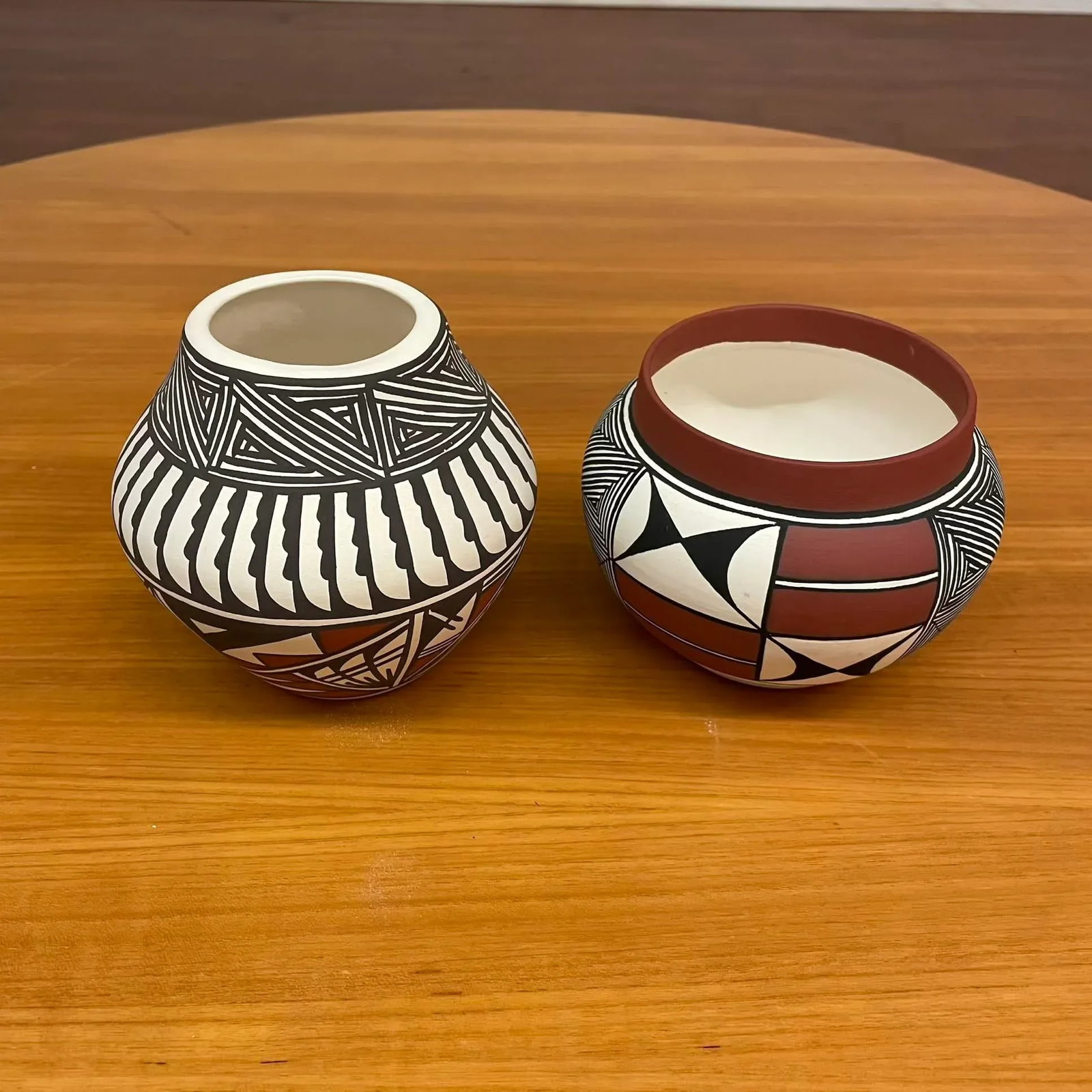 Pair of Acoma Pueblo Hand-Painted Pottery Jars, Signed by Florence & D. Sarracino - 6