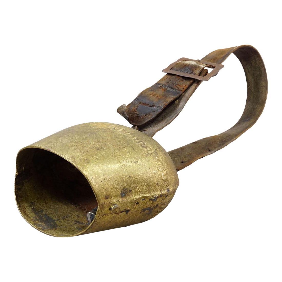 Antique Handforged Cattle Bell Made in Switzerland Ca. 1900s: Antique Handforged Cattle Bell Made in Switzerland ca. 1900s An antique handforged cattle bell, made in Switzerland around 1900. The bell comes with its original brown leather strap with buckle. Bells