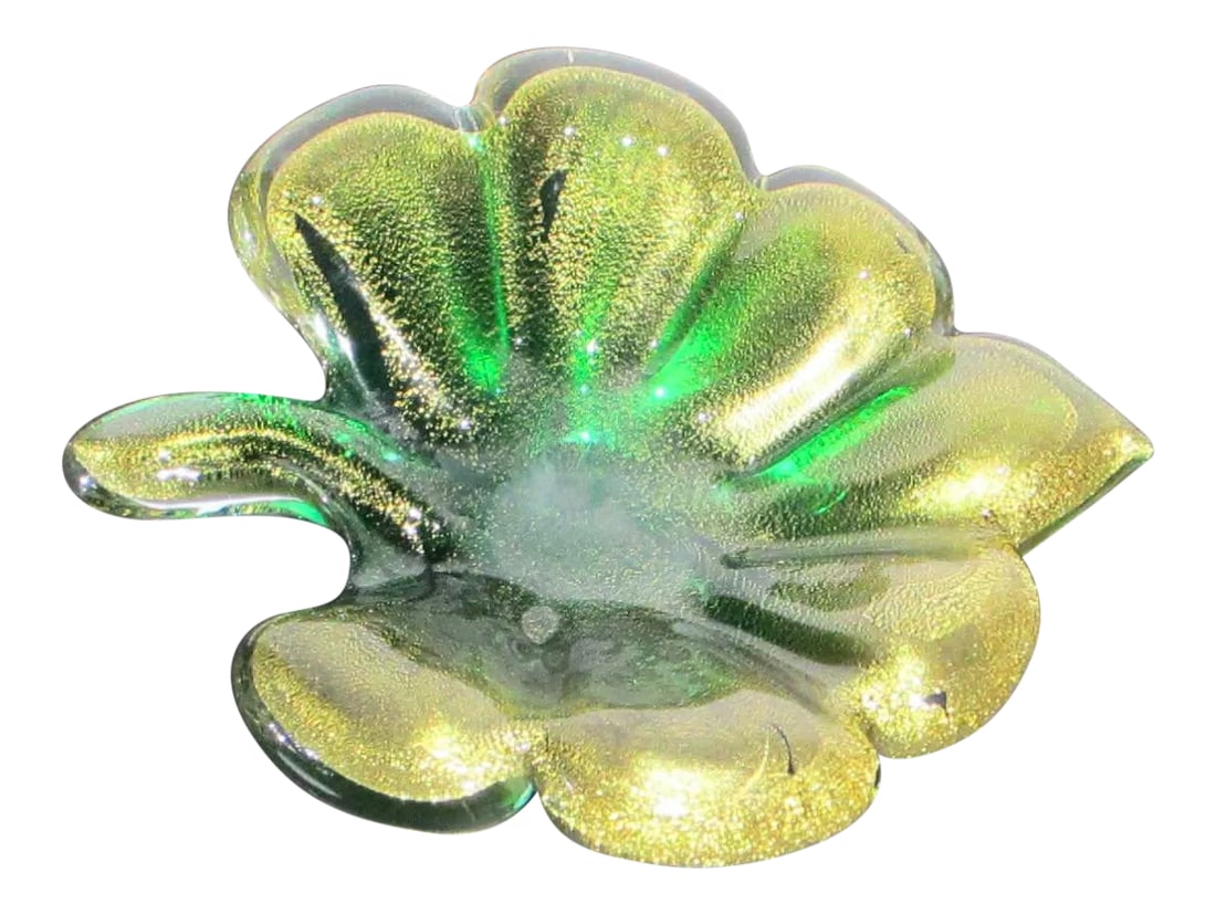 Seguso Vintage Mid-Century Murano Leaf Tray: Gold-flecked green glass leaf tray. Seguso Murano art glass. Wonderful bottle green body with dense gold flecks spread throughout the form. Very good weight and wonderful touch to the hand. The size