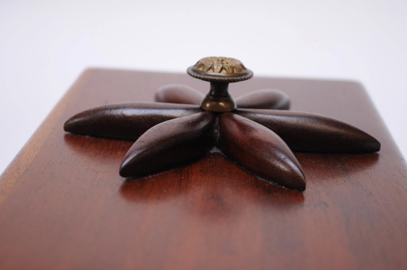 Late 19th Century Rosewood Jewelry Box / Keepsake Box With Flower Motif - 8
