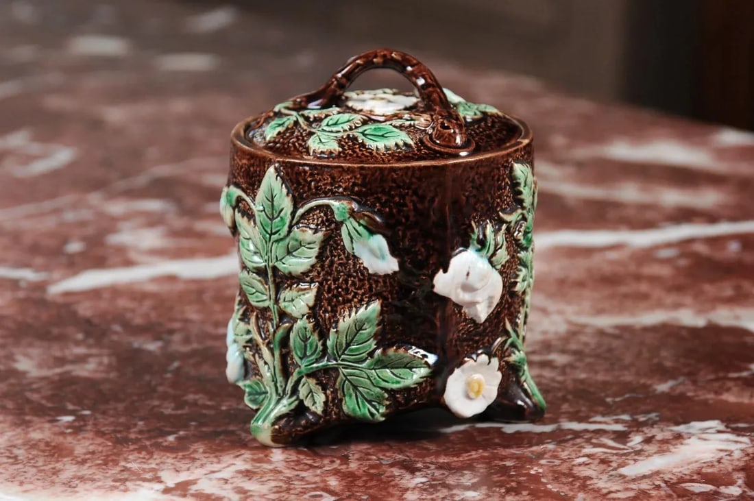 French 19th Century Brown Majolica Lidded Jar with Moulded Floral Décor - 5