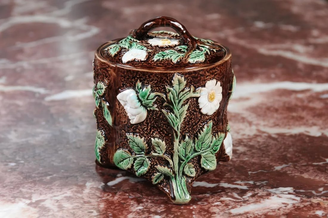 French 19th Century Brown Majolica Lidded Jar with Moulded Floral Décor - 8
