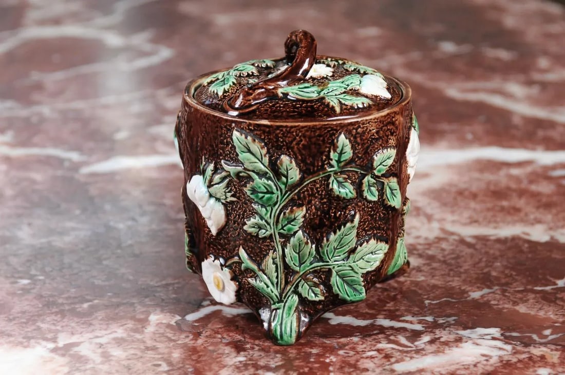 French 19th Century Brown Majolica Lidded Jar with Moulded Floral Décor - 9