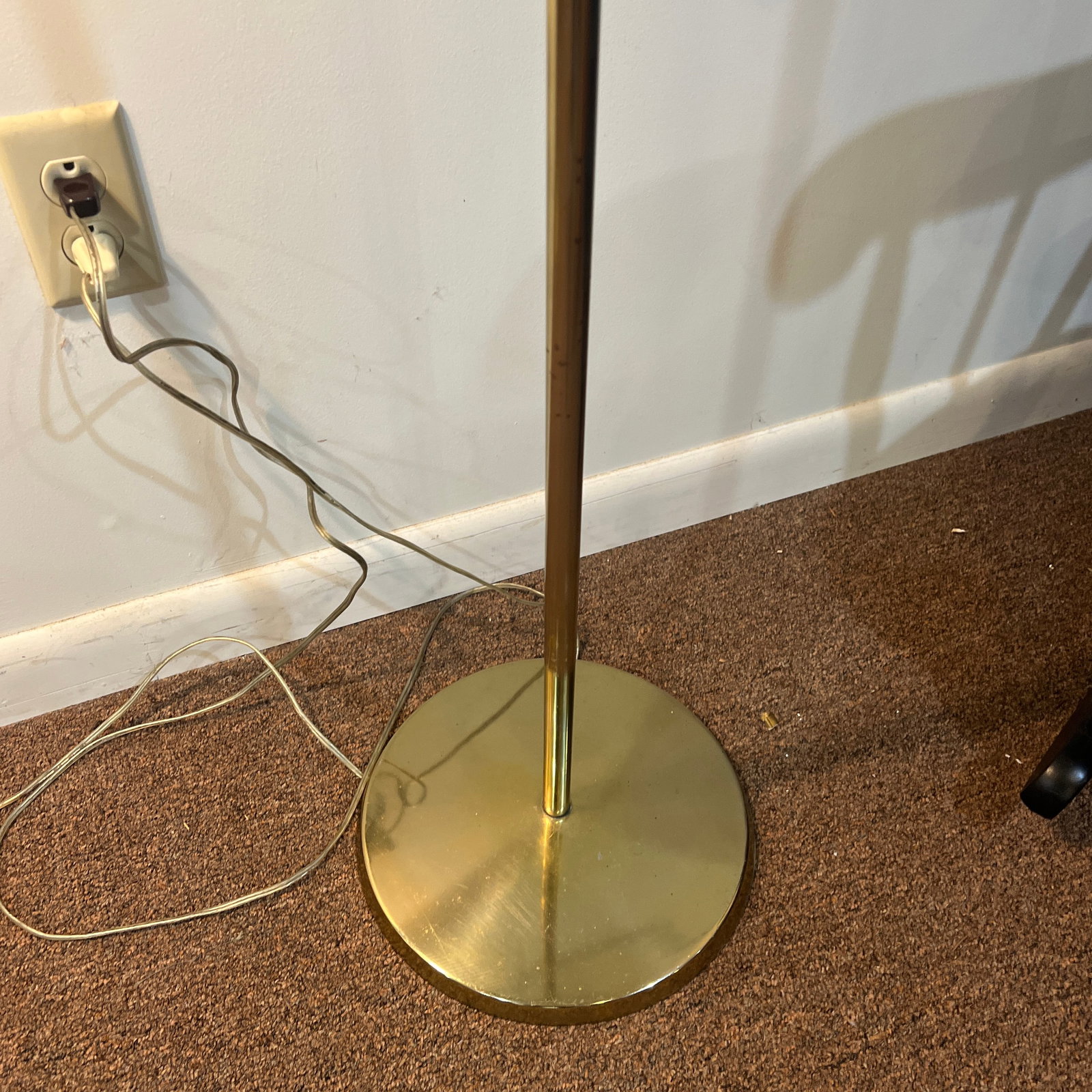 1970s Italian Ceramic Clam Shell Shade Tommaso Barbi Adjustable Brass Floor Lamp Set - 8