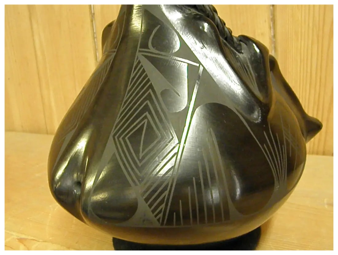 Late 20th Century Mata Ortiz Hand Coiled Blackware Effigy Pot by Rosa Quezada - 17