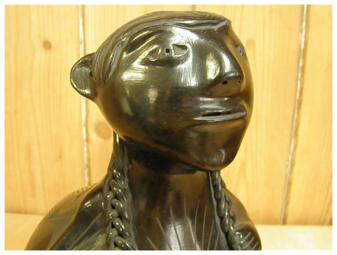 Late 20th Century Mata Ortiz Hand Coiled Blackware Effigy Pot by Rosa Quezada - 3
