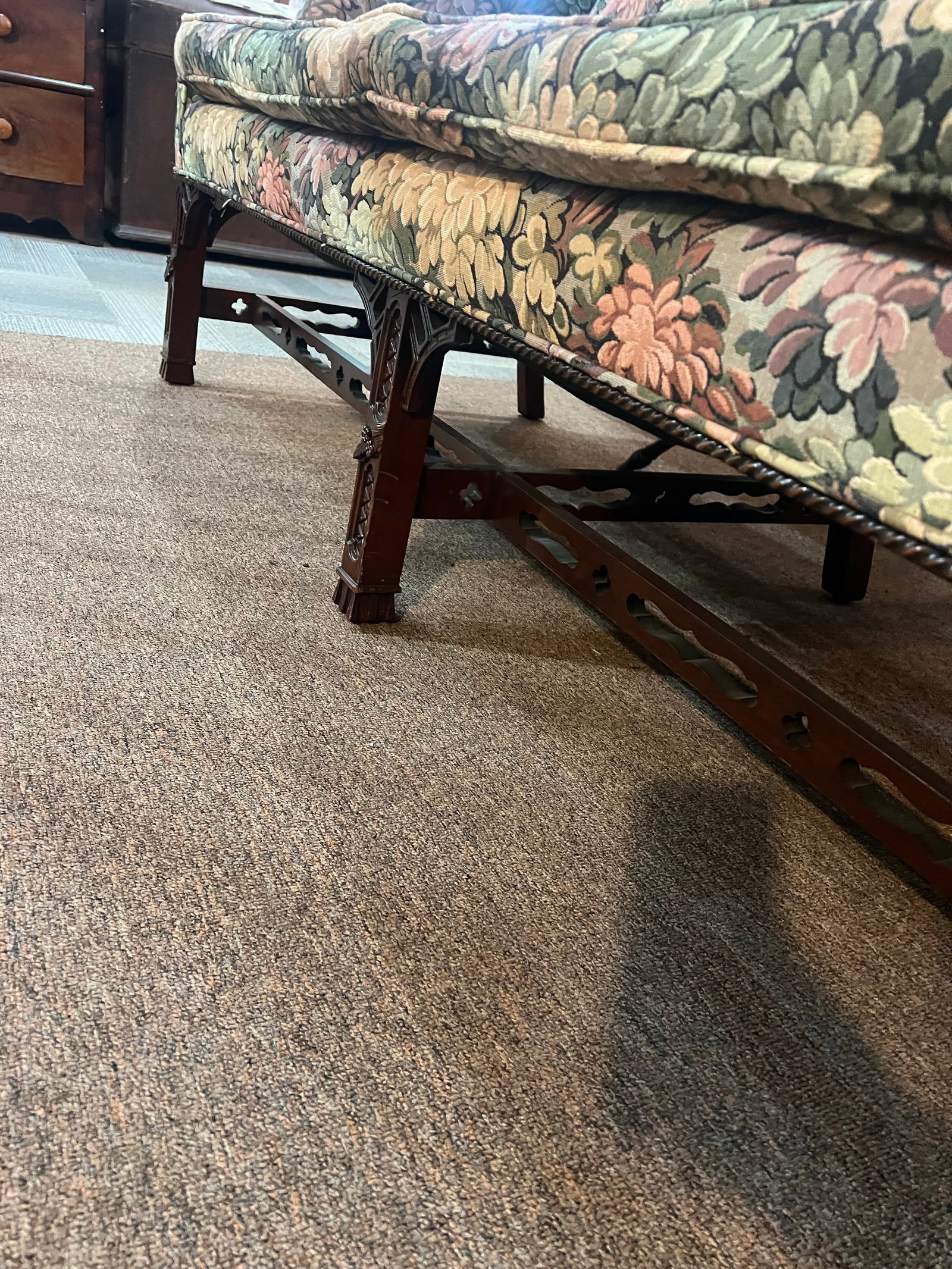1980s Henredon Natchez Historic Collection Stretch Carved Mahogany Base Sofa - 3