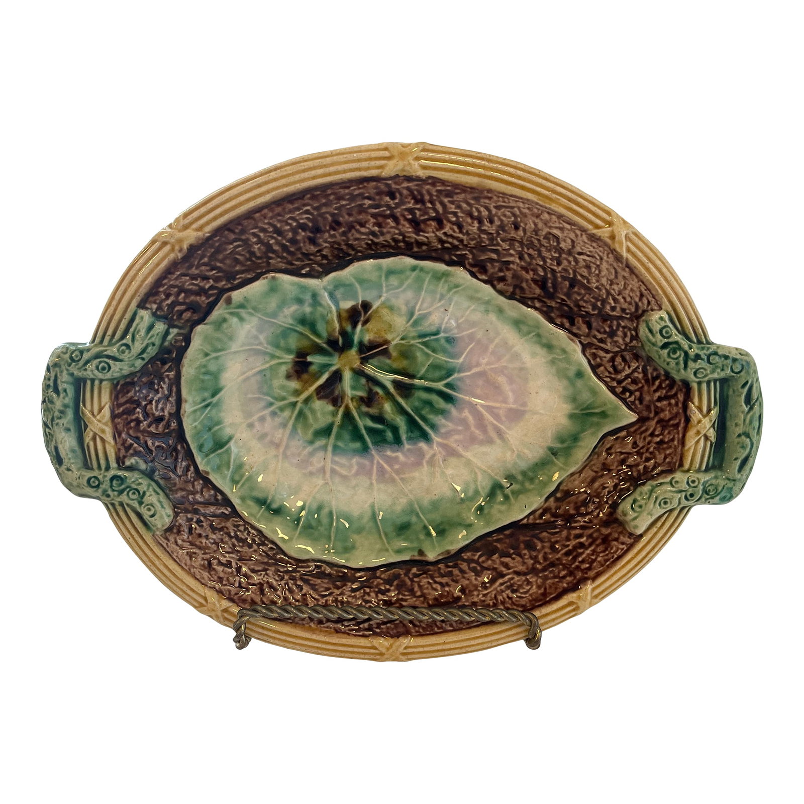 Late 19th Century Victorian Oval Majolica Ceramic Platter Decorated With Large Leaf: Nice size oval Victorian majolica ceramic platter. Large green leaf decorates the center of the dish. Probably British. Condition: Alterations: Original Condition Unaltered Imperfections: Some