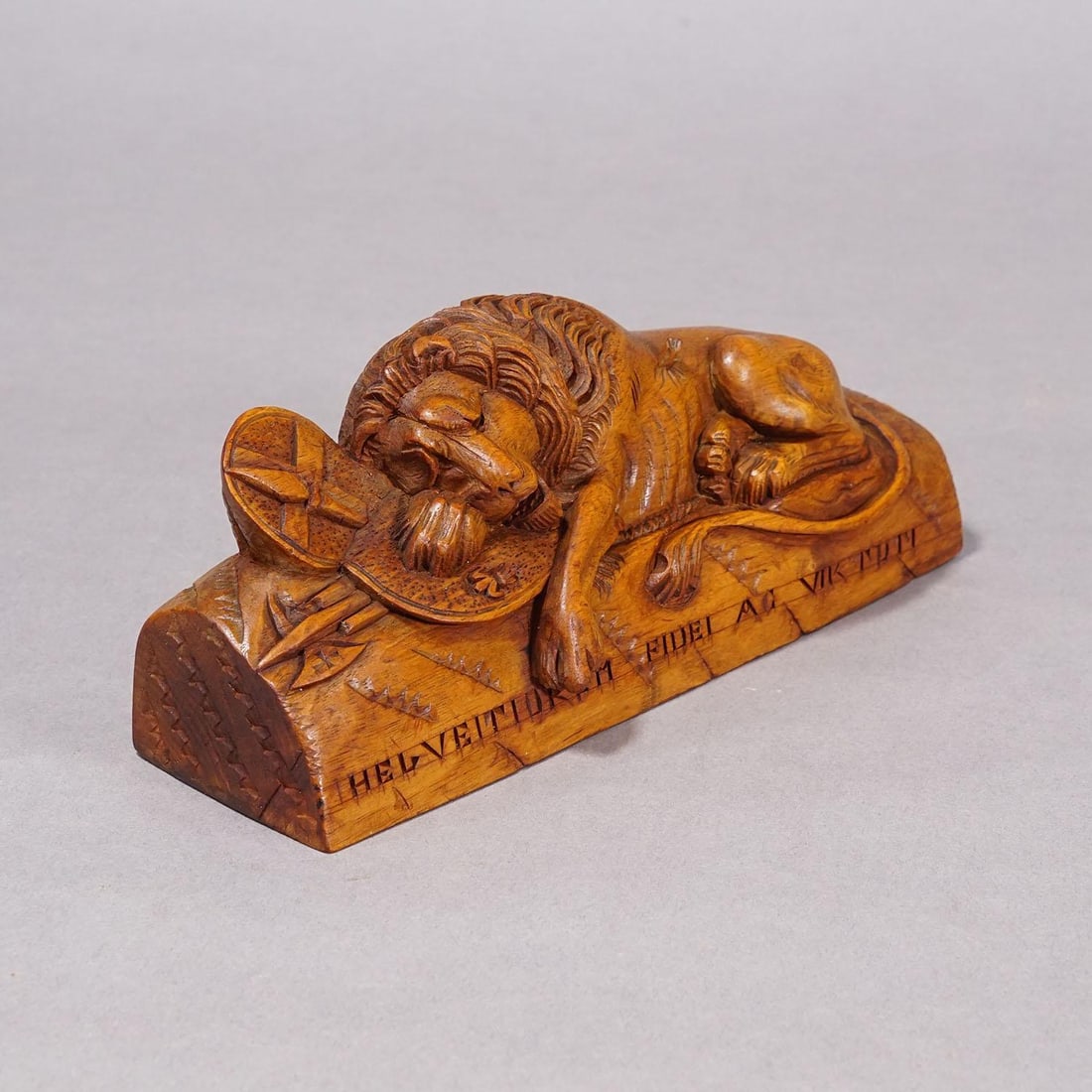 Antique Swiss Carved Lion With Heraldic Shield, Luzern Circa 1900 - 2
